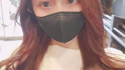 FC2-PPV-2092813 - [무] 피부가 하얗고 요염한 날씬한 유부녀.  - - 그녀는 공중화장실에서 구강성교를 하고 호텔에서 그녀의 홍조를 띤 몸에 지속적인 질내 사정을 합니다.