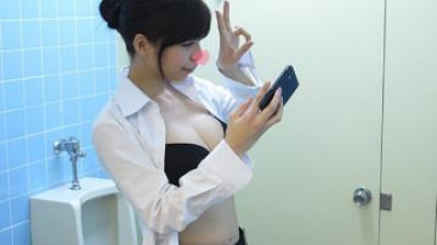 FC2-PPV-1401176 - [숨은사진] 회사 화장실에 셀카 야한글 올리기