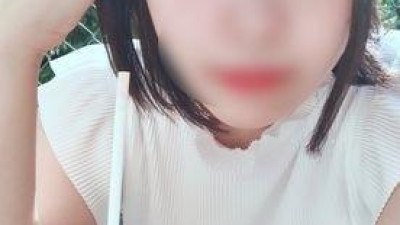 FC2-PPV-1403603 - [오야지의 첫 셀카 도전] 남자친구와 헤어지고 셀카에 응한 20살 아빠 현역 소녀.