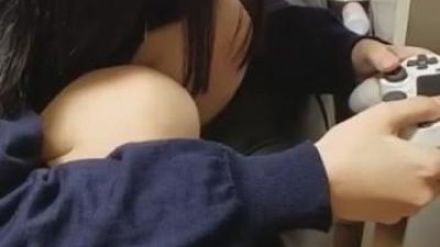 FC2-PPV-1313562 - [개인촬영] 사립여고 ② 흑발**.  - - 부모님방에서 게임하다가 기절할뻔
