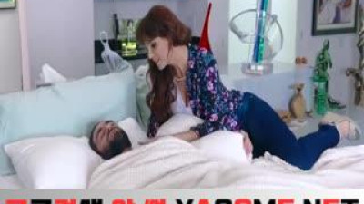 어린 의붓아들을 잡고 콕을 맛본 레드헤드 MILF